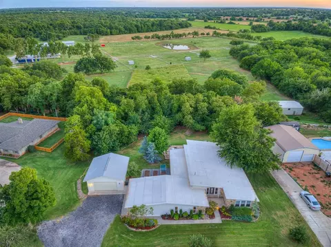 2716 Charleston Rd, Edmond, OK 73025