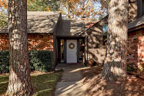 2820 Raintree Cir, Norman, OK 73072