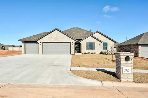 2025 W Flintlock Way, Mustang, OK 73064