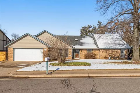 305 Candlewood Dr, Edmond, OK 73034