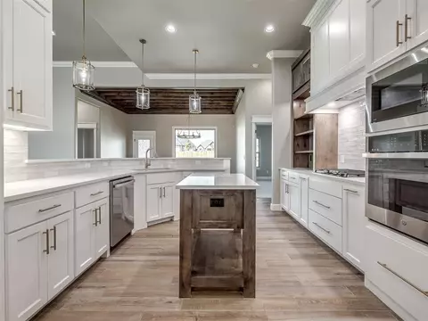 979 Dorsi Cir, Newcastle, OK 73065