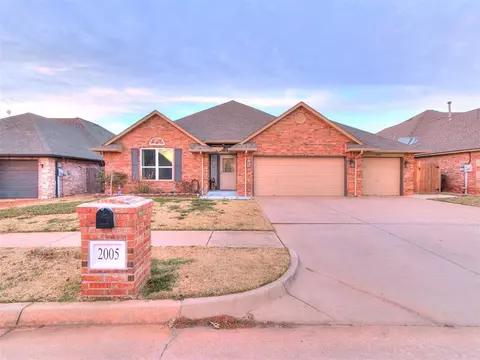 2005 Del Simmons Dr, Edmond, OK 73003