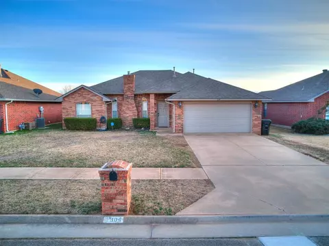 304 SW 40th St, Moore, OK 73160