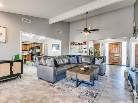 2104 Yellowstone Dr, Yukon, OK 73099