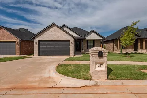 1227 Colonial Ave, Tuttle, OK 73089