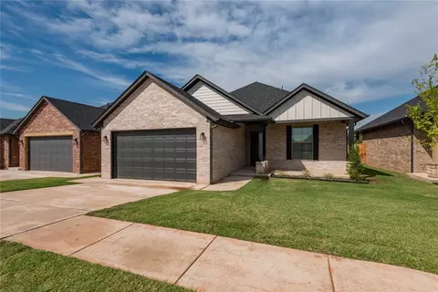 1227 Colonial Ave, Tuttle, OK 73089 photo 2