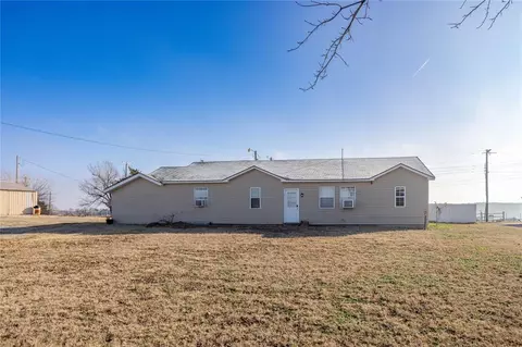 1009 S Broadway St, Hinton, OK 73047
