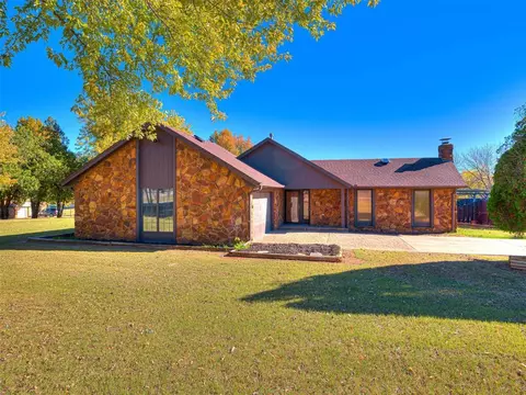 863 Bobcat Rd, Tuttle, OK 73089