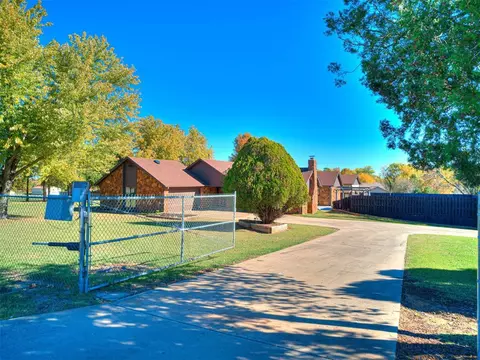 863 Bobcat Rd, Tuttle, OK 73089 photo 2
