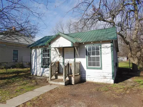 612 W 8th St, Ada, OK 74820 photo 2