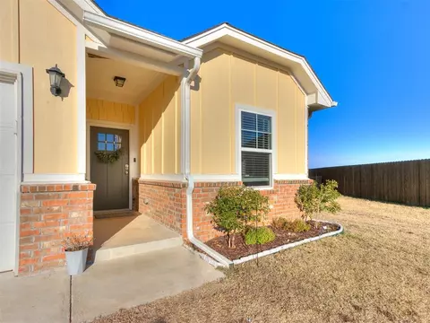 15935 Spur Cir, Mcloud, OK 74851