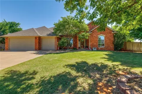 901 Baffy Ct, Edmond, OK 73025