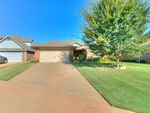 9608 Wessex Dr, Yukon, OK 73099