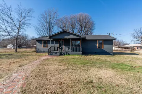 207 Elm St, Maysville, OK 73057