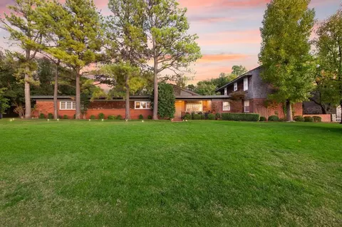 6507 N Hillcrest Ave, Nichols Hills, OK 73116