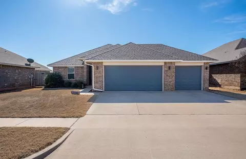 11104 SW 33rd St, Yukon, OK 73099