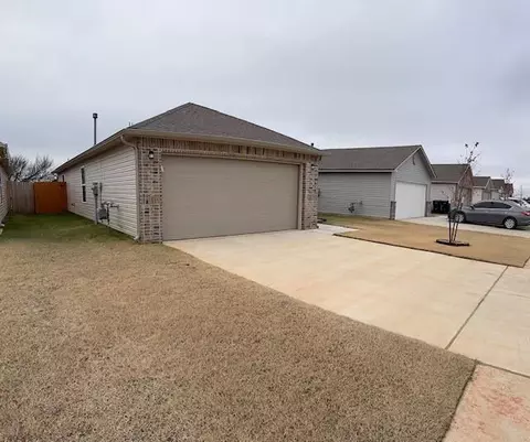 11713 Annette Dr, Yukon, OK 73099