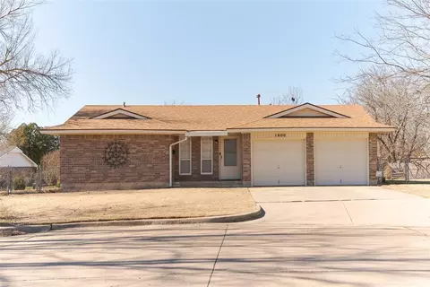 1600 Village Dr, Norman, OK 73071
