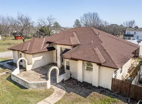 415 Country Club Dr, Holdenville, OK 74848