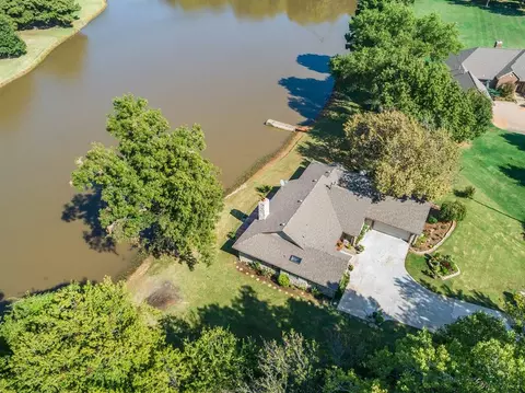 2207 Lake Front Cir, Norman, OK 73069