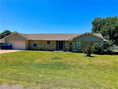 601 Meadow Ln, Tuttle, OK 73089