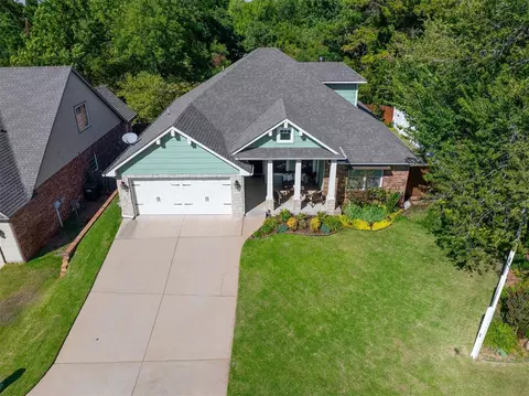 3725 Oakridge Cir, Edmond, OK 73034