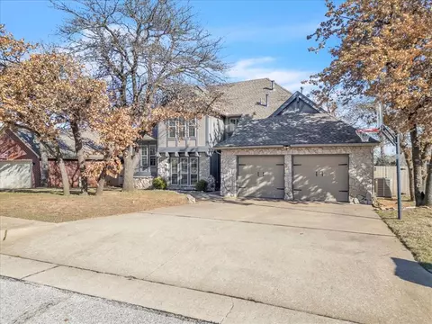 812 Marston Dr, Edmond, OK 73034