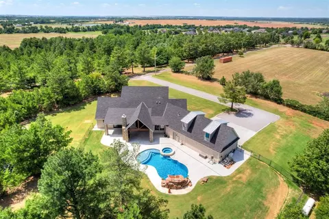 834 Tall Pines Dr, Tuttle, OK 73089 photo 4