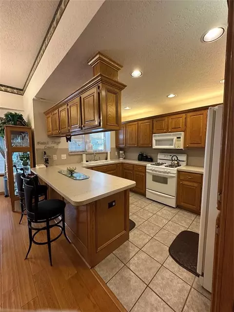 13100 SW Springcreek Ct, Moore, OK 73170 photo 6