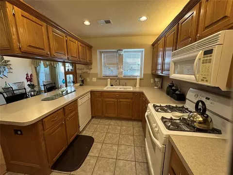 13100 SW Springcreek Ct, Moore, OK 73170 photo 8