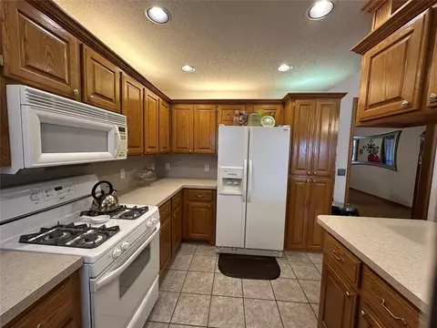 13100 SW Springcreek Ct, Moore, OK 73170 photo 9