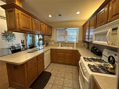 13100 SW Springcreek Ct, Moore, OK 73170 photo 7