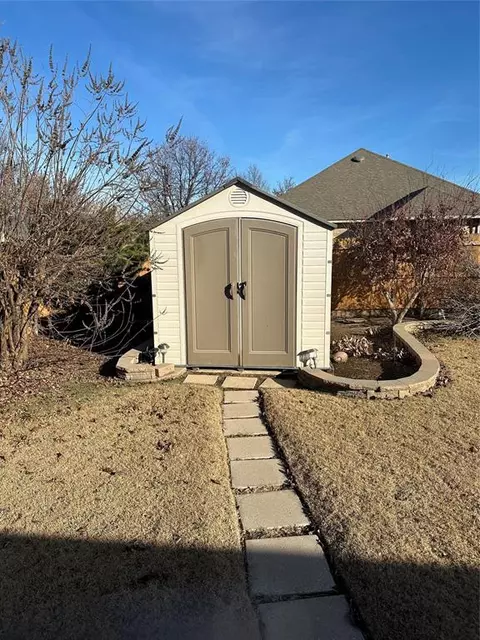 13100 SW Springcreek Ct, Moore, OK 73170 photo 23