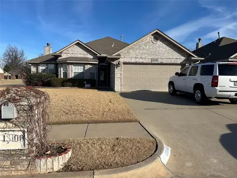 13100 SW Springcreek Ct, Moore, OK 73170 photo 2