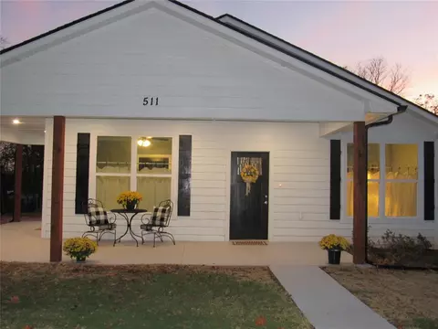 511 E 11th St, Chandler, OK 74834 photo 3