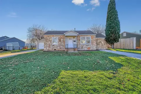 1112 E Sycamore Ave, Altus, OK 73521
