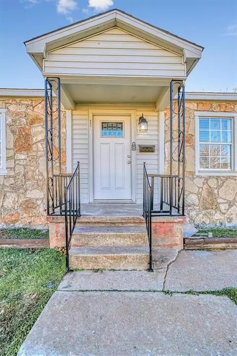 1112 E Sycamore Ave, Altus, OK 73521 photo 5