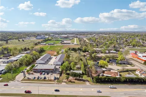 322 W State Highway 152, Mustang, OK 73064