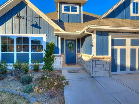 10164 NW 100th St, Yukon, OK 73099