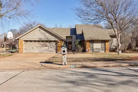 1205 Brookhaven Dr, Edmond, OK 73034