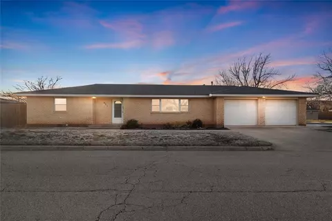 821 N Kansas St, Weatherford, OK 73096