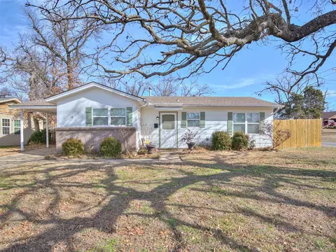 2000 N Peniel Ave, Bethany, OK 73008