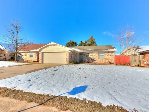 1013 Richmond St, Yukon, OK 73099