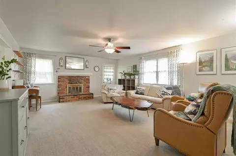 2009 Meeker Dr, The Village, OK 73120