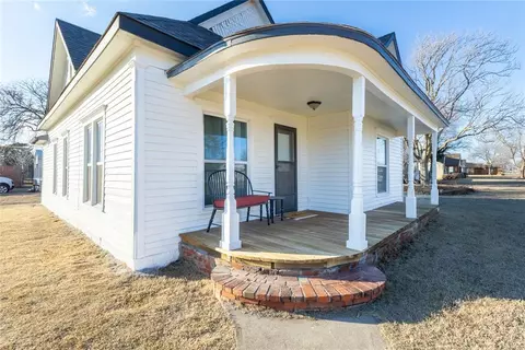 400 N Oklahoma St, Thomas, OK 73669 photo 2