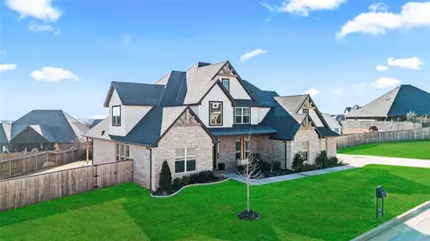 8116 Grass Creek Dr, Edmond, OK 73034
