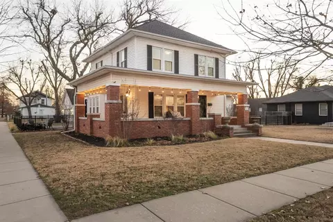 230 E 3rd St, Edmond, OK 73034