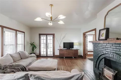 230 E 3rd St, Edmond, OK 73034 photo 4