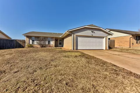 1013 S Bouziden Dr, Moore, OK 73160