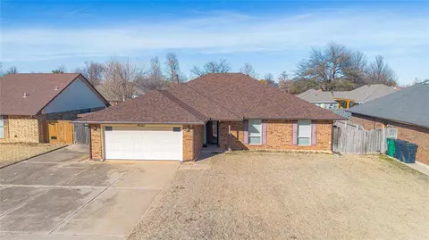 10121 Dover Dr, Yukon, OK 73099